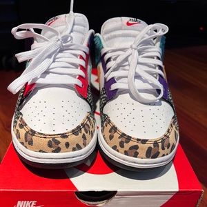 Nike Safari Low Dunk Size 9 Woman’s 7.5 Mens.